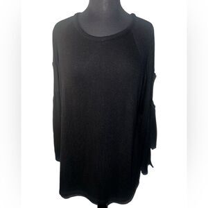 🐘Unbranded black cold shoulder sweater